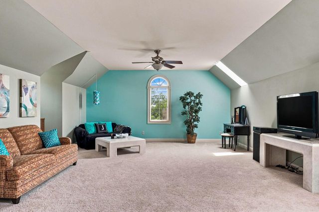 2125 Carriage Hills DRIVE, Delafield, WI 53018