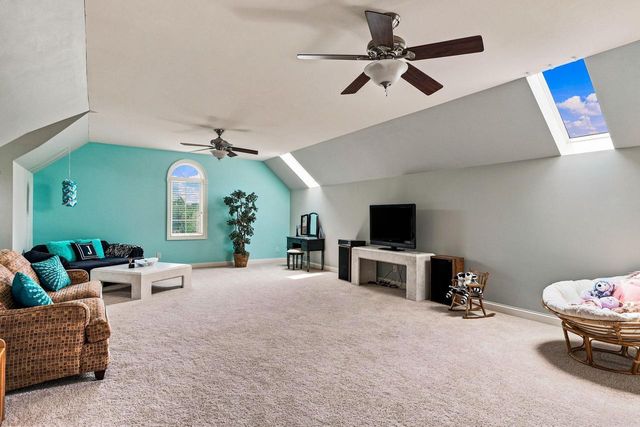 2125 Carriage Hills DRIVE, Delafield, WI 53018