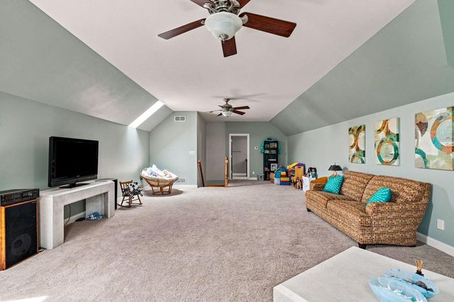 2125 Carriage Hills DRIVE, Delafield, WI 53018