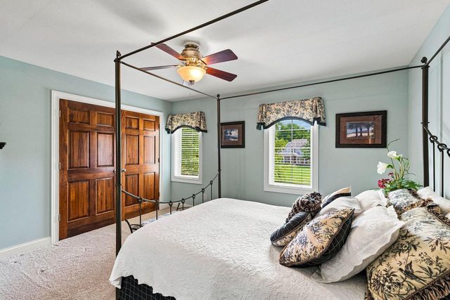 2125 Carriage Hills DRIVE, Delafield, WI 53018