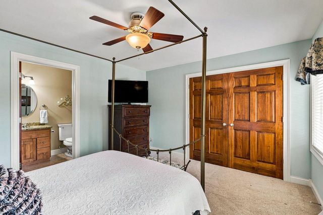 2125 Carriage Hills DRIVE, Delafield, WI 53018