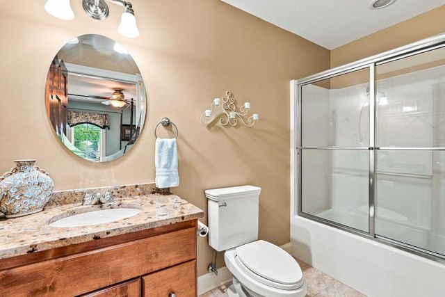2125 Carriage Hills DRIVE, Delafield, WI 53018
