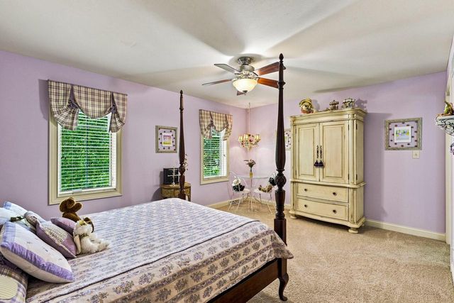 2125 Carriage Hills DRIVE, Delafield, WI 53018