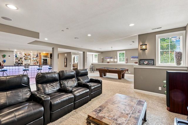 2125 Carriage Hills DRIVE, Delafield, WI 53018