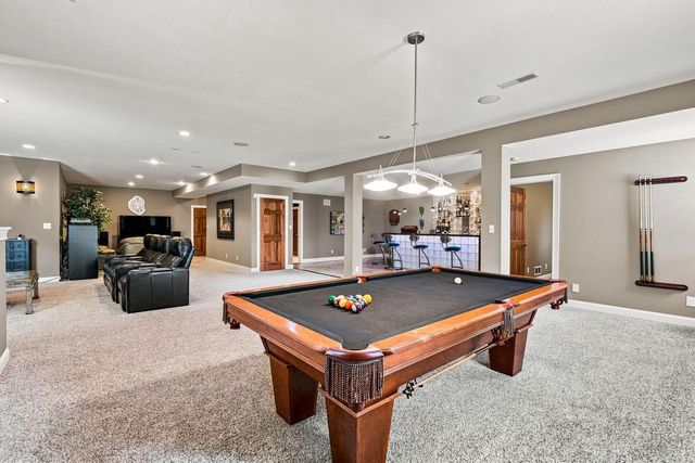 2125 Carriage Hills DRIVE, Delafield, WI 53018