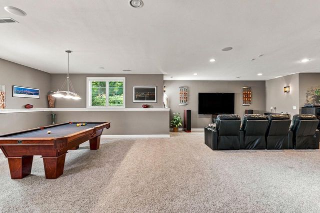 2125 Carriage Hills DRIVE, Delafield, WI 53018