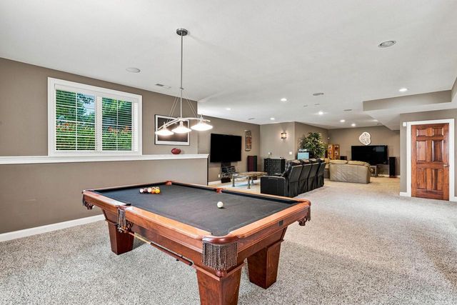 2125 Carriage Hills DRIVE, Delafield, WI 53018