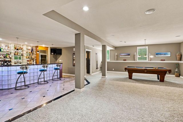 2125 Carriage Hills DRIVE, Delafield, WI 53018