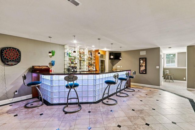 2125 Carriage Hills DRIVE, Delafield, WI 53018