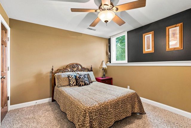 2125 Carriage Hills DRIVE, Delafield, WI 53018