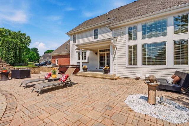 2125 Carriage Hills DRIVE, Delafield, WI 53018