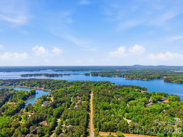 104 Ardmore Place, Mooresville, NC 28117