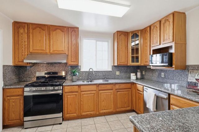 848 Wildwood Avenue, Daly City, CA 94015