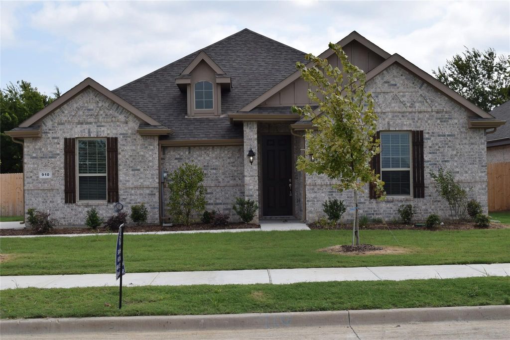 910 Michelle Drive, Midlothian, TX 76065