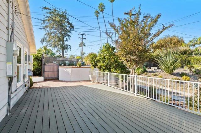 697 Ocean View Avenue, Encinitas, CA 92024