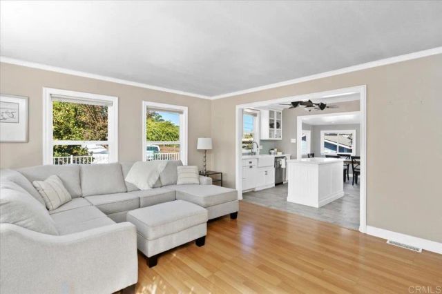 697 Ocean View Avenue, Encinitas, CA 92024