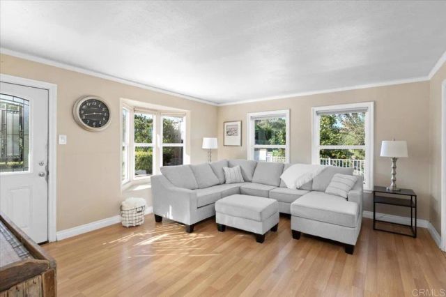 697 Ocean View Avenue, Encinitas, CA 92024