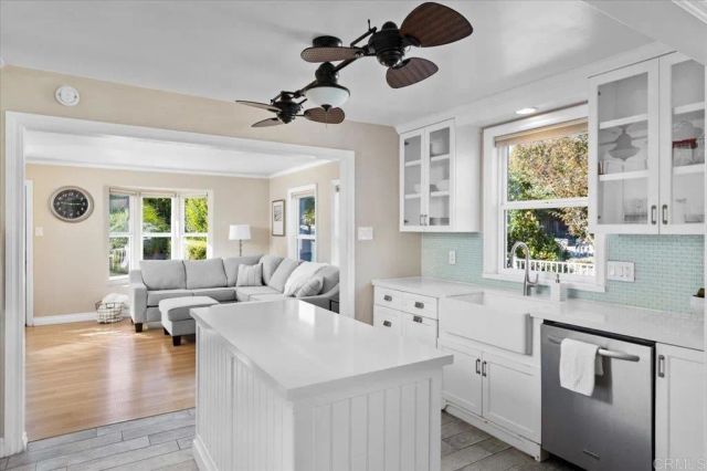 697 Ocean View Avenue, Encinitas, CA 92024