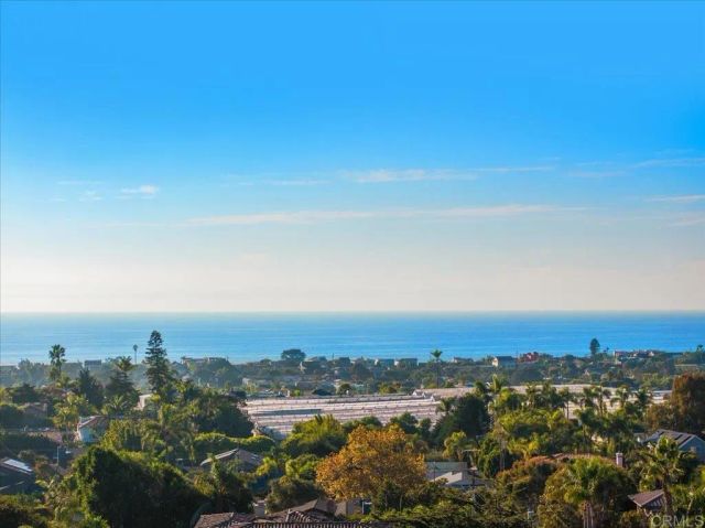 697 Ocean View Avenue, Encinitas, CA 92024