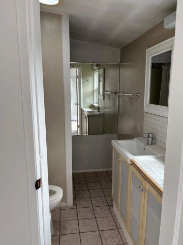 697 Ocean View Avenue, Encinitas, CA 92024