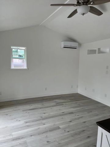 697 Ocean View Avenue, Encinitas, CA 92024