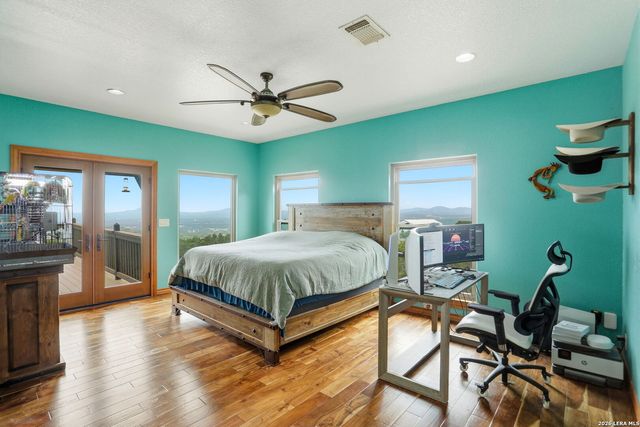 232 Doe Run, Pipe Creek, TX 78063