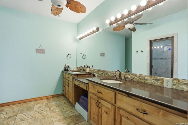 232 Doe Run, Pipe Creek, TX 78063