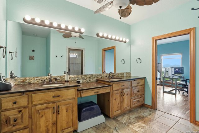 232 Doe Run, Pipe Creek, TX 78063