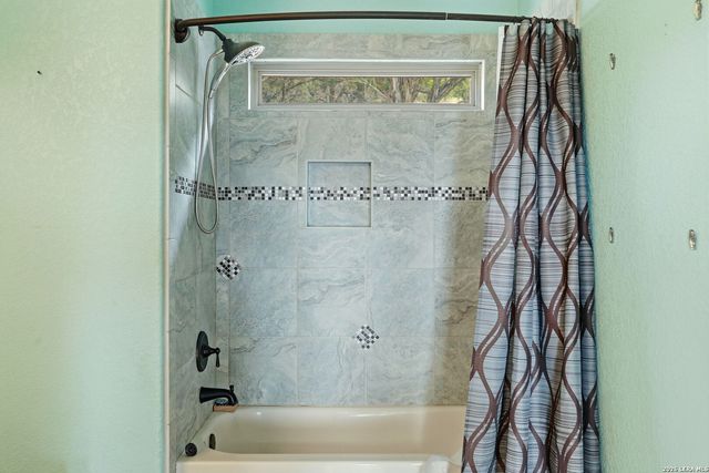 232 Doe Run, Pipe Creek, TX 78063