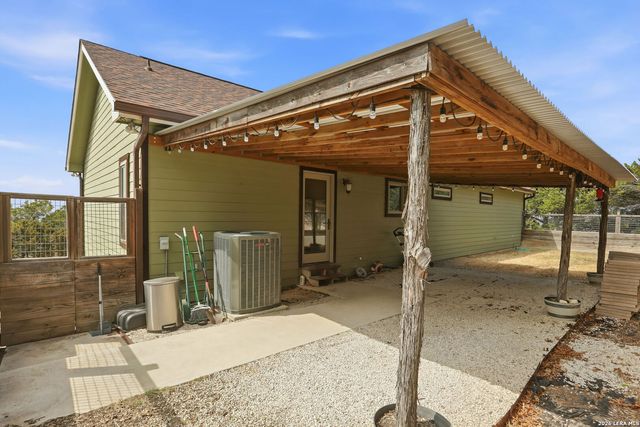 232 Doe Run, Pipe Creek, TX 78063