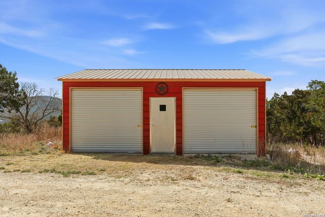 232 Doe Run, Pipe Creek, TX 78063