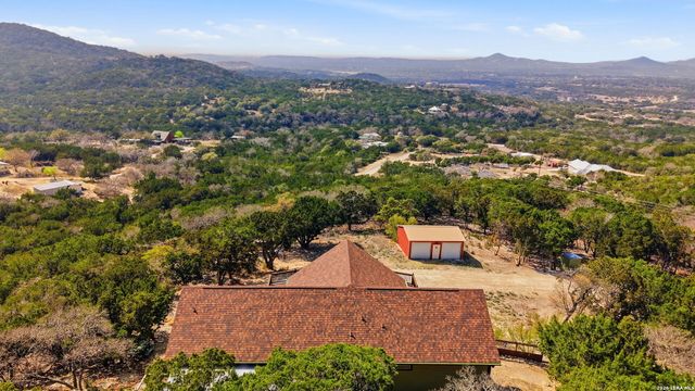 232 Doe Run, Pipe Creek, TX 78063