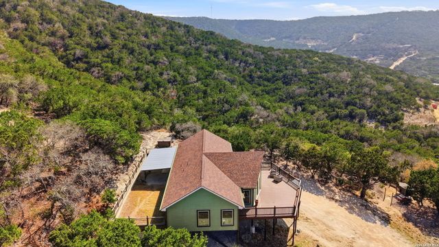 232 Doe Run, Pipe Creek, TX 78063