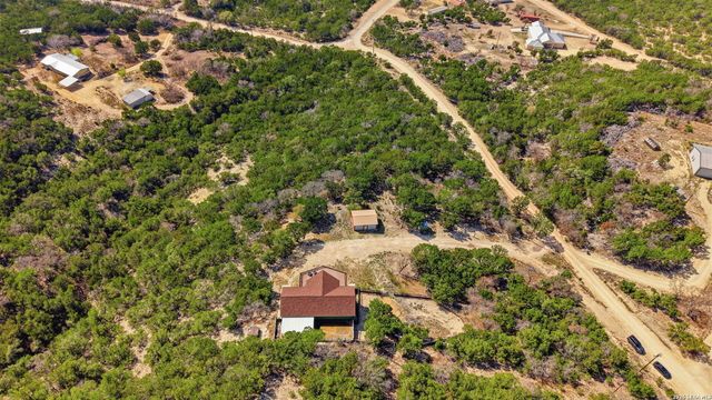 232 Doe Run, Pipe Creek, TX 78063
