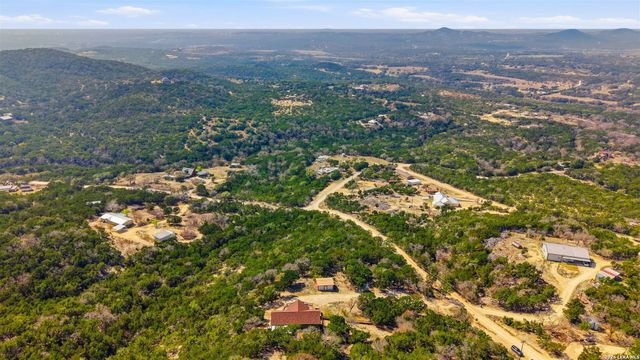 232 Doe Run, Pipe Creek, TX 78063