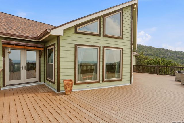 232 Doe Run, Pipe Creek, TX 78063