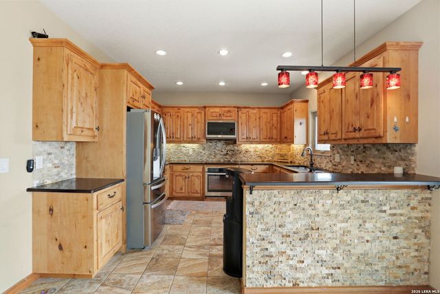 232 Doe Run, Pipe Creek, TX 78063