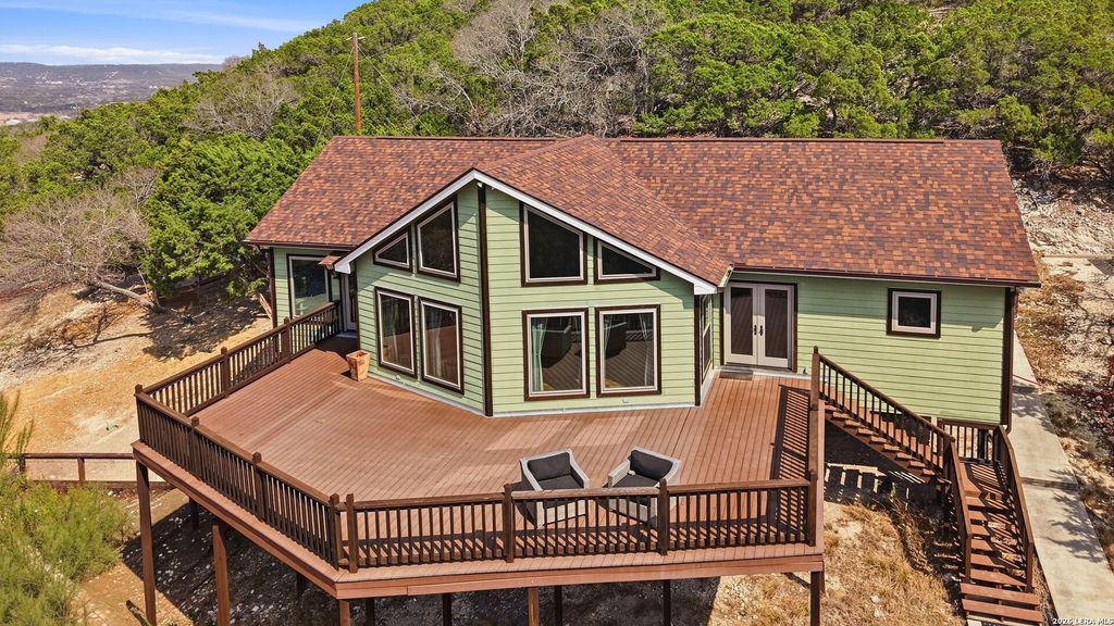 232 Doe Run, Pipe Creek, TX 78063