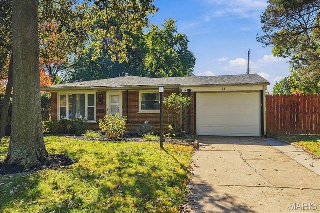 25 Saint Benedict Lane, Florissant, MO 63033