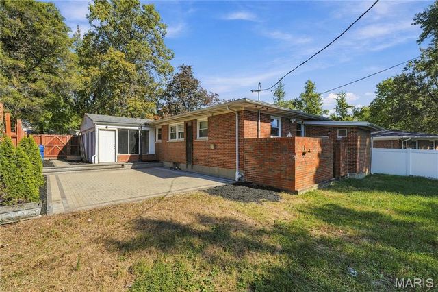 25 Saint Benedict Lane, Florissant, MO 63033