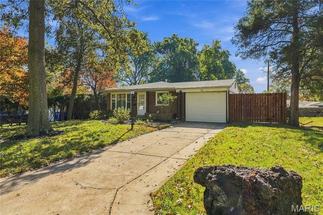 25 Saint Benedict Lane, Florissant, MO 63033