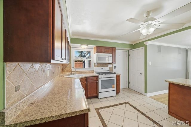 25 Saint Benedict Lane, Florissant, MO 63033