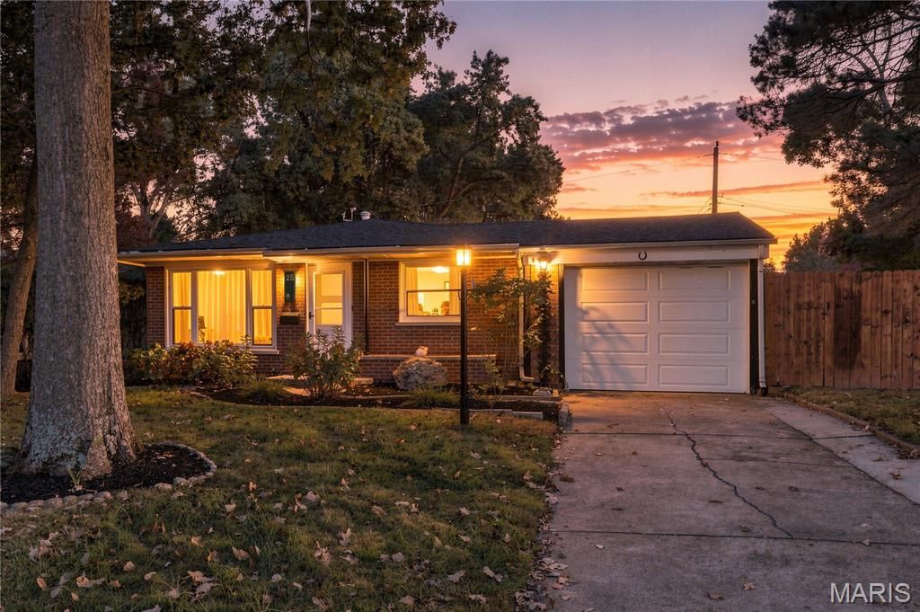 25 Saint Benedict Lane, Florissant, MO 63033