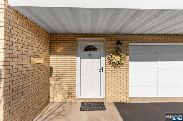 33 Ingraffia Drive, Elmwood Park, NJ 07407