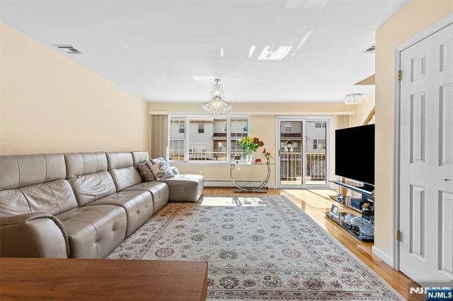 33 Ingraffia Drive, Elmwood Park, NJ 07407