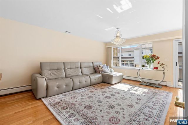 33 Ingraffia Drive, Elmwood Park, NJ 07407