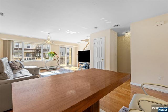 33 Ingraffia Drive, Elmwood Park, NJ 07407