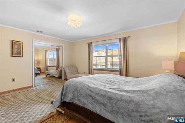 33 Ingraffia Drive, Elmwood Park, NJ 07407