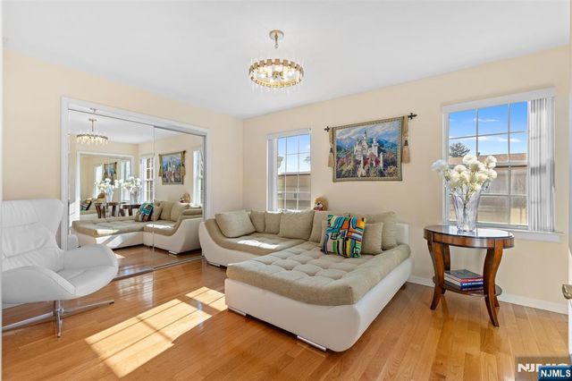 33 Ingraffia Drive, Elmwood Park, NJ 07407