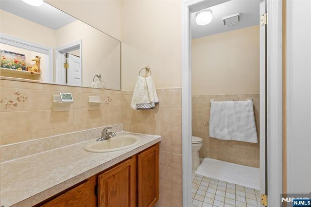 33 Ingraffia Drive, Elmwood Park, NJ 07407